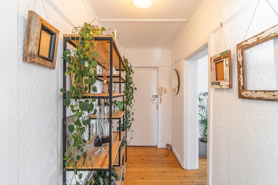 2 Bedroom Property for Sale in Vredehoek Western Cape